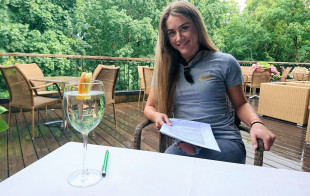 K. Serkevičiūtė pasirašė sutartį su „Kibirkštimi“