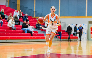 Prastą trečiąjį kėlinį sužaidusios LCC krepšininkės krito Rygoje