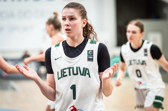 Rankų nenuleidusios 20-metės Europos čempionatą pradėjo nesėkme