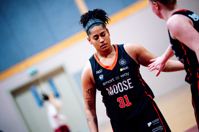 Plonu ledu vaikščiojusi LCC ekipa išvargo pergalę prieš estes