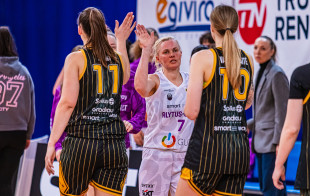Šiaulietės „Open Smart Way MLKL“ reguliarųjį sezoną baigė tarp trijų geriausių komandų